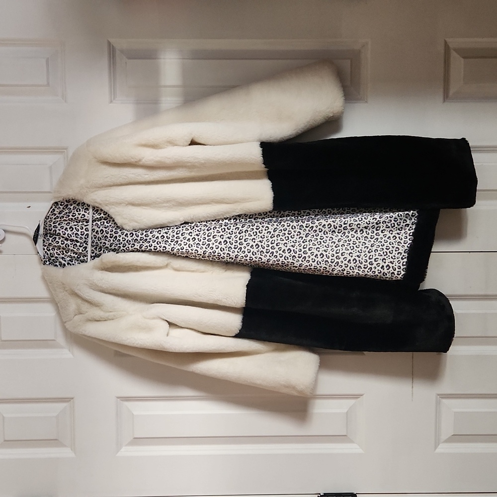 Coat -Faux fur